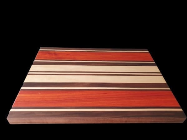 Snijplank, handgemaakt, walnoot, esdoorn en padoek, 30 X 40 X 3 cm - Afbeelding 3